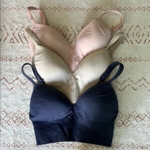Sports bra tops-gently worn but in great condition. No flaws.